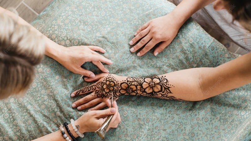 Cuidando un tatuaje de henna