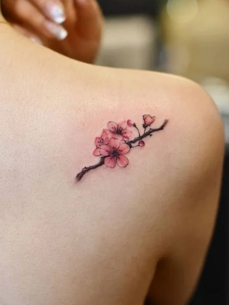 Tatuajes para mujeres de flor de cerezo