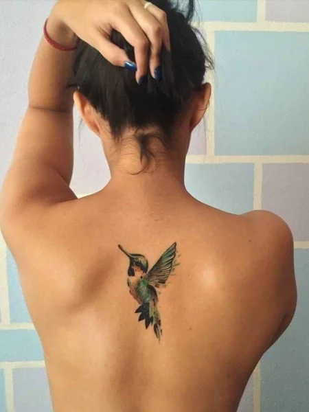 Tatuaje de colibrí de mujeres