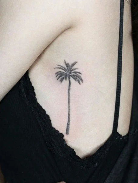 Tatuaje de palmera para mujeres