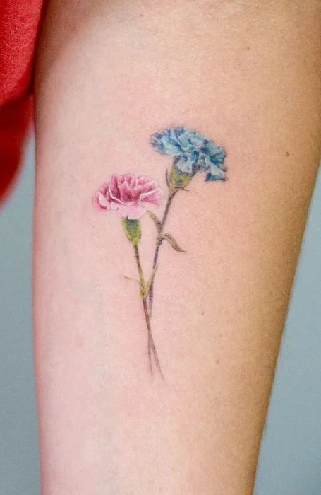 Tatuajes de flores de nacimiento para mujeres