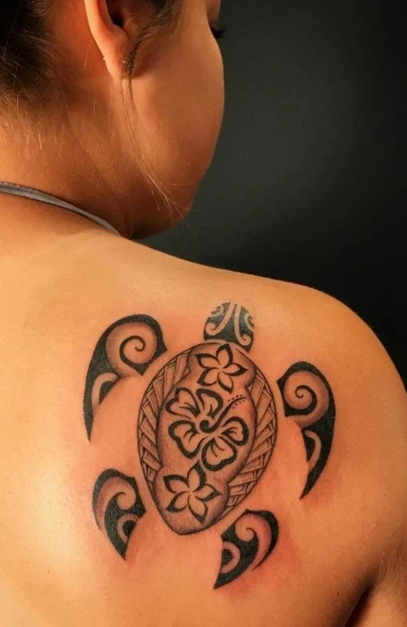 Tatuaje tribal tortuga para mujeres