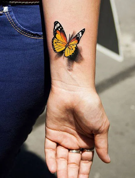 Tatuaje de mariposa realista