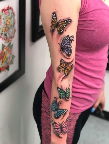 Tatuaje de manga de mariposa