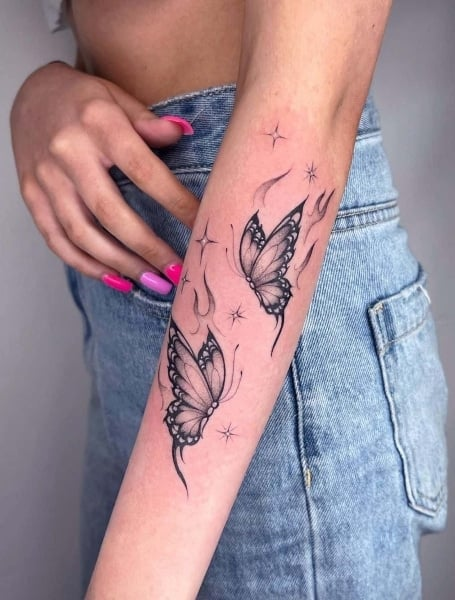 Tatuaje de mariposa en el antebrazo