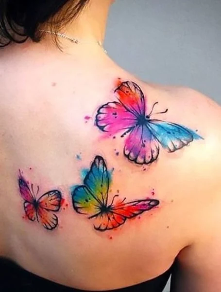 Tatuaje de mariposa colorido