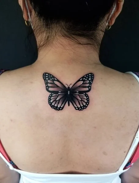Tatuaje de mariposa negra