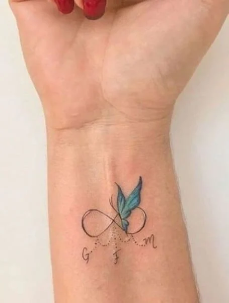 Tatuaje infinito de mariposa 