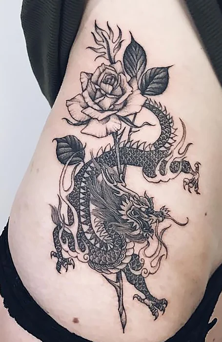 Tatuaje de dragón floral