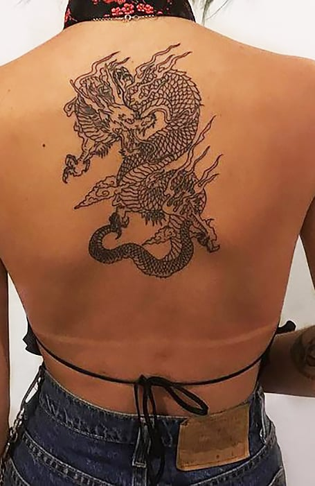 Tatuaje de dragón en la espalda