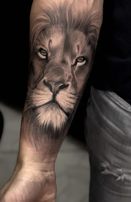 Tatuaje de cara de león