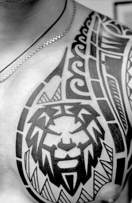 Tatuaje de león tribal