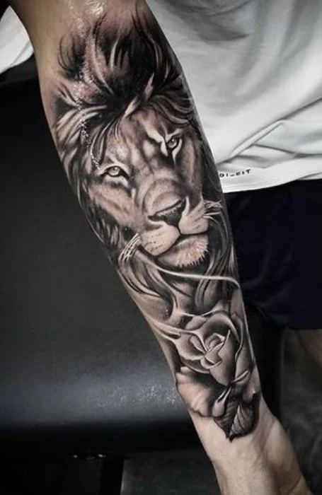 Tatuajes de león de rosa