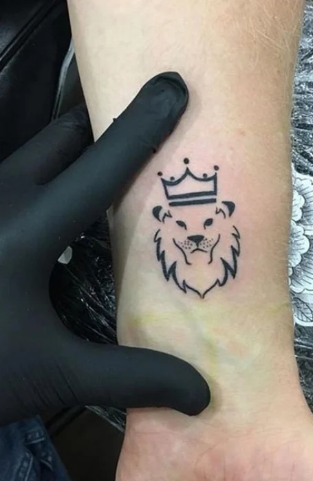 Tatuajes simples de león 