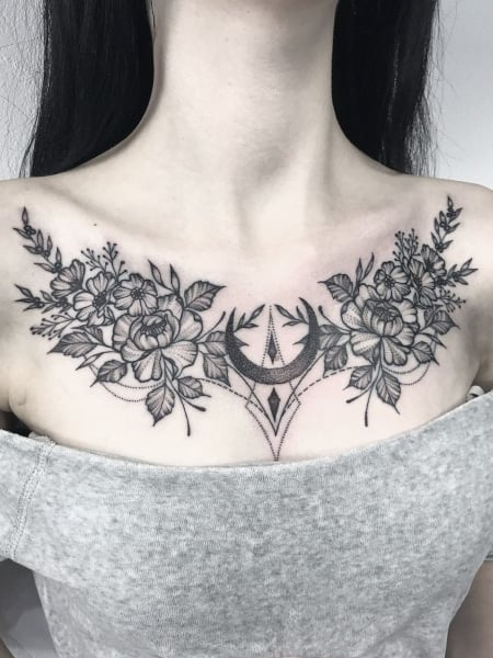 Tatuaje en el pecho para mujeres