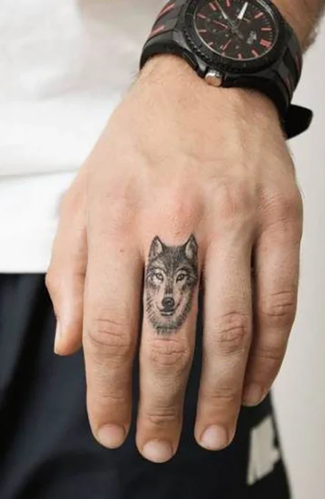 Tatuajes pequeños de lobo 