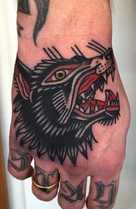 Tatuajes de lobo tradicional americano