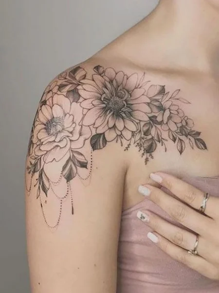 tatuaje de hombro para mujeres