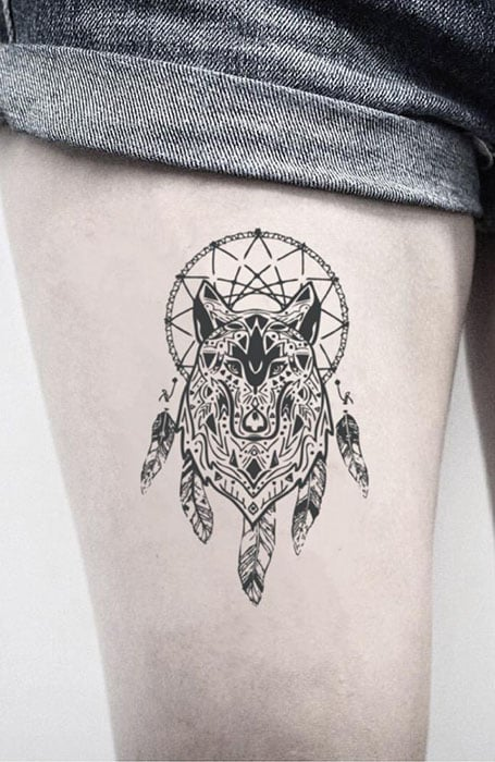 Tatuaje de lobo atrapasueños