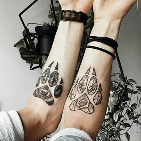 Tatuaje de pata de lobo