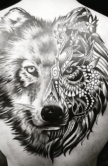 Tatuajes en la espalda de lobo 