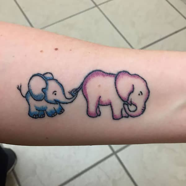 Tatuaje de elefante de mamá y bebé