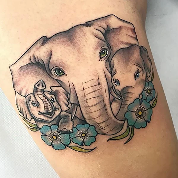 Tatuajes de elefante con flores