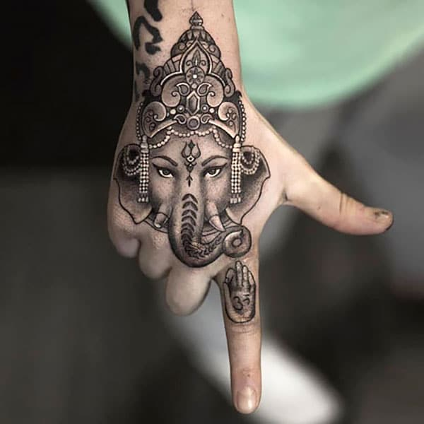 Tatuaje de elefante en la mano -2