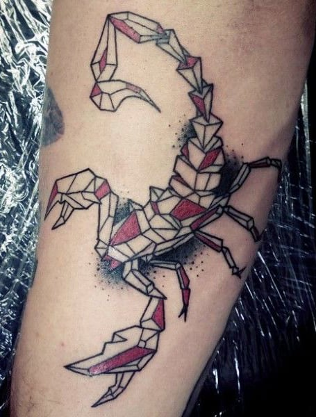 Tatuaje de escorpión geométrico