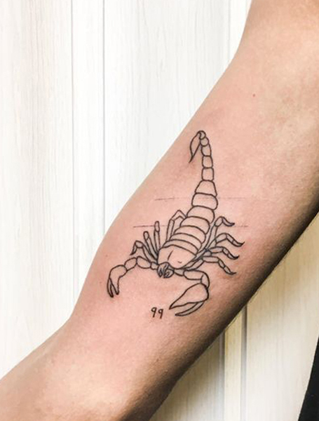 Tatuaje de escorpión simple