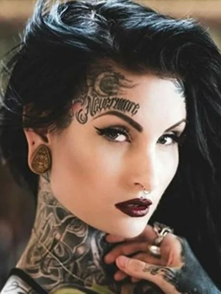 Tatuaje en la cara para mujeres