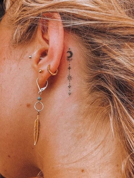 Tatuaje significativo en la parte posterior de la oreja-2