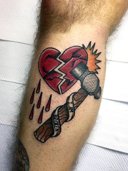 Tatuaje de corazón roto significativo