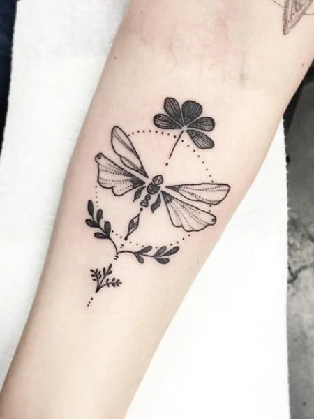 Tatuaje de libélula significativo