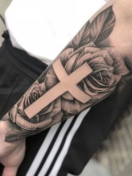 Tatuajes significativos en el brazo 