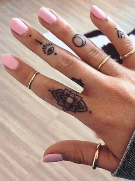 Tatuajes significativos en los dedos-2