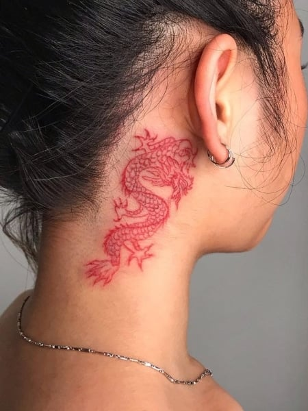 Tatuajes en el cuello para mujeres