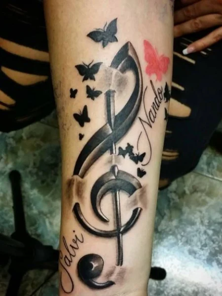 Tatuaje significativo de nota musical 
