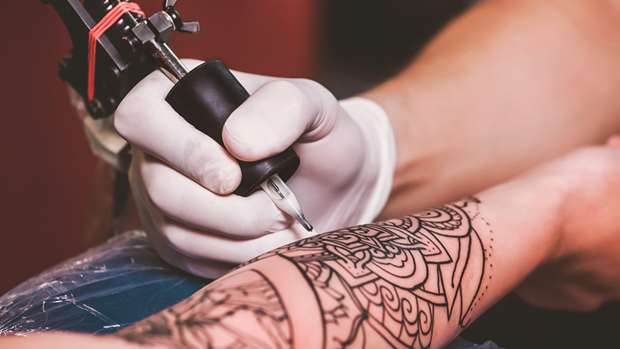 Elija el artista del tatuaje adecuado para mujeres