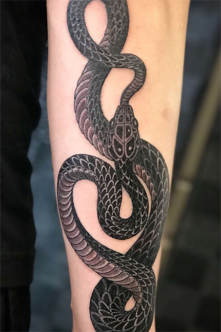 Tatuaje de serpiente mamba negra-1