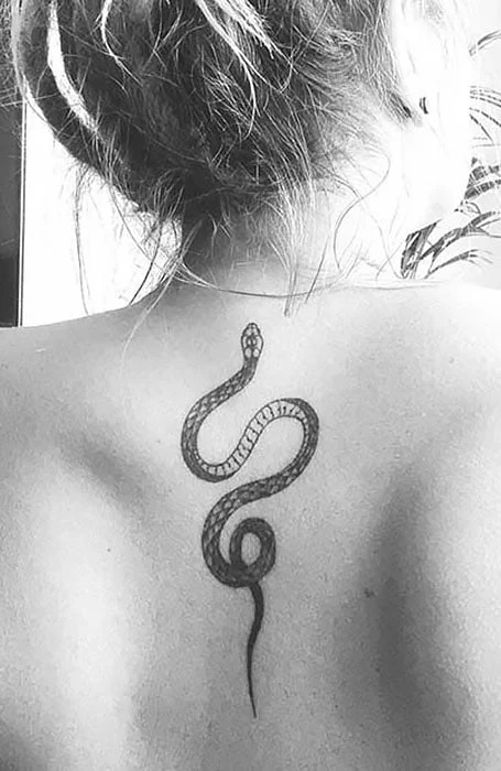 Tatuaje de serpiente en la espalda-2