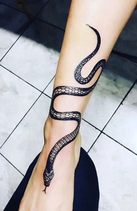 Tatuajes de serpiente en la pierna-2