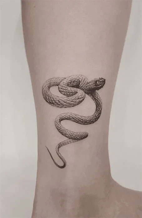 Tatuajes en el tobillo de serpiente
