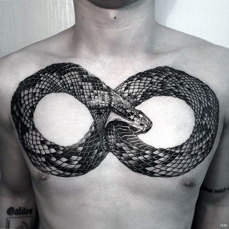 Tatuajes de serpiente en el pecho