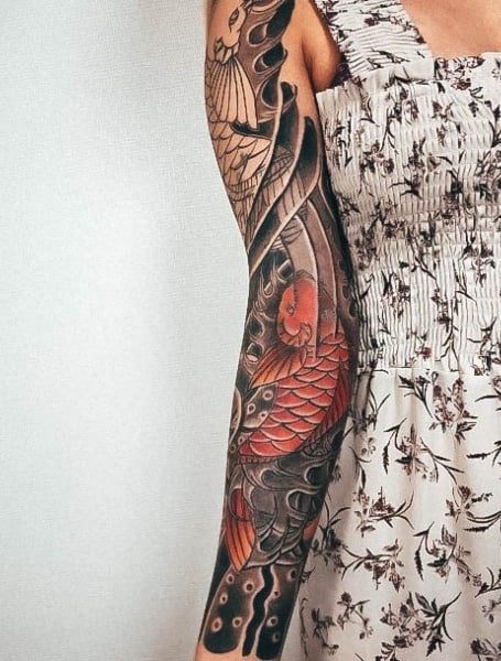 Tatuaje de manga de pez koi