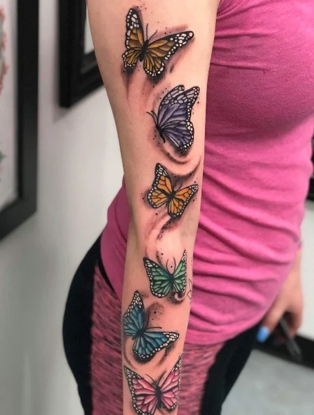 Tatuaje de manga de mariposa para mujeres
