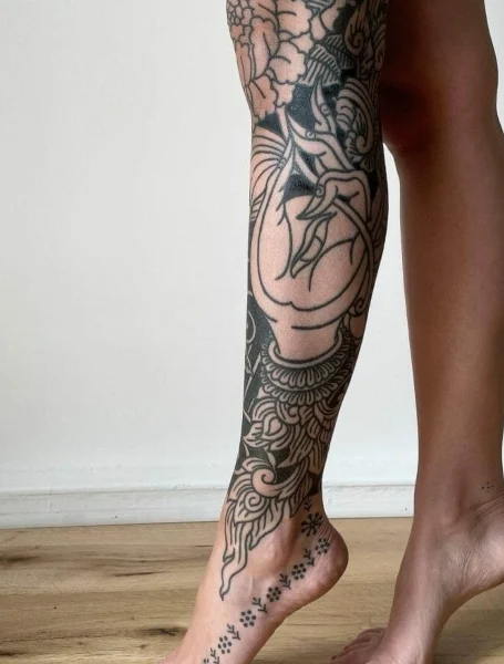 Tatuaje en la manga de media pierna