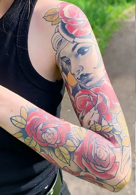 Tatuaje de manga colorido para mujeres