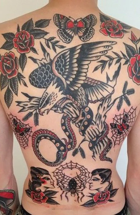 Tatuaje de águila en la espalda