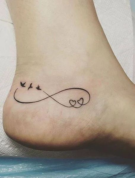 Tatuaje del corazón infinito